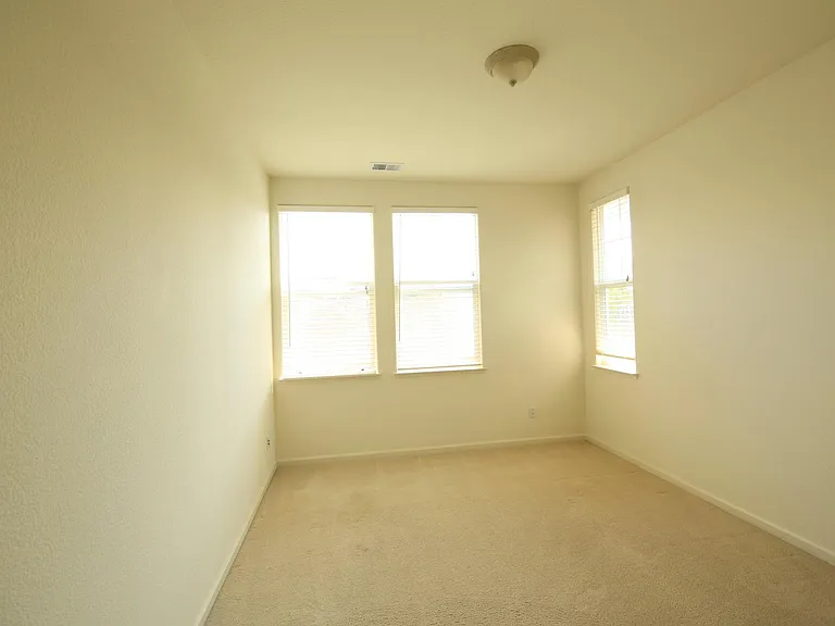 1516 Whispering Oaks Way — Photo 12