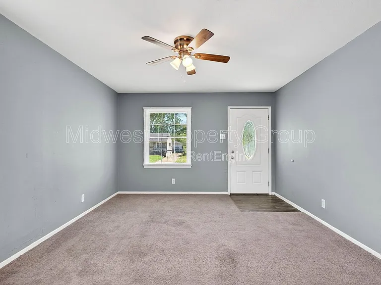 409 Shepley Dr — Photo 3