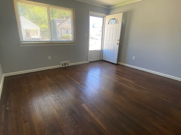 11092 Maxwell Ave — Photo 10