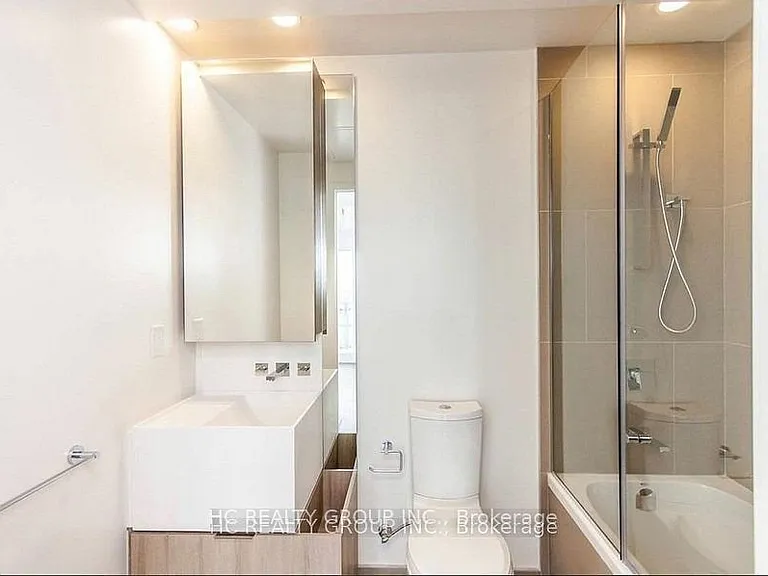 1 Bloor St E #5201 — Photo 9