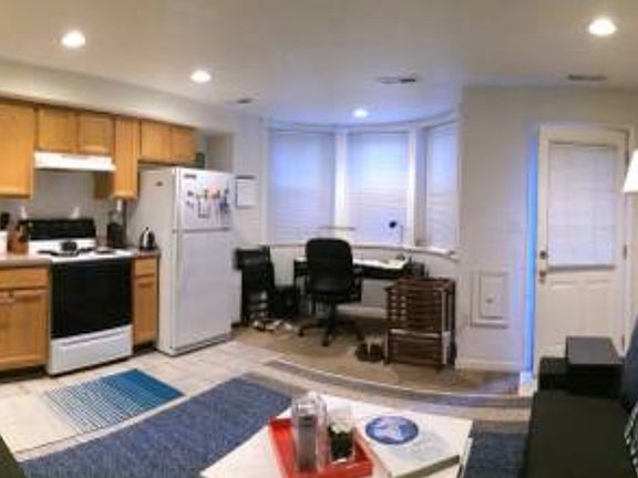 2nd image of 36 R St NW APT B