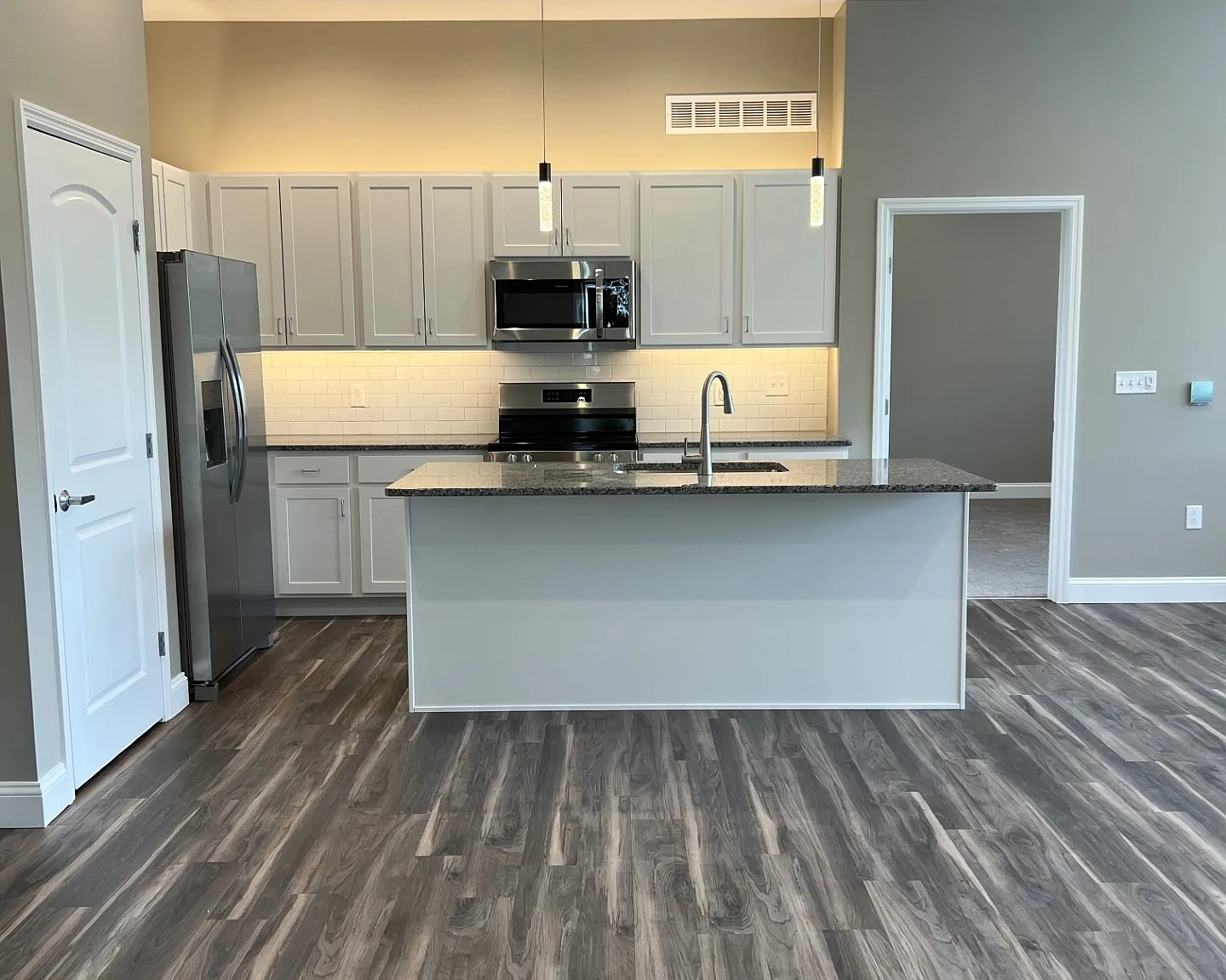 2 bed, 1200 sqft, $2,000 — Photo 1