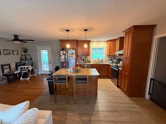 3rd image of 7605 Luscombe Dr