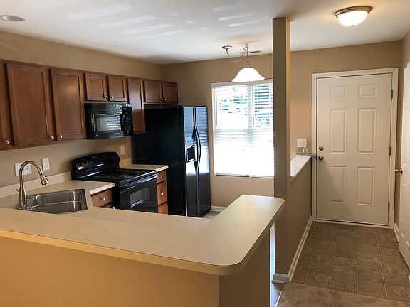 3rd image of 304 Port Haven Dr