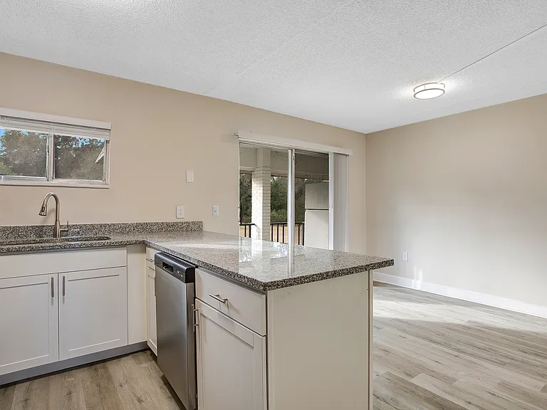 The Henry Apartments — Photo 41