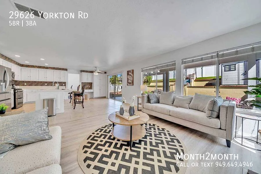 Elegant Living On Yorkton Rd — Photo 3