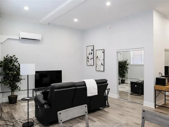 493 University Ave W, Windsor, ON