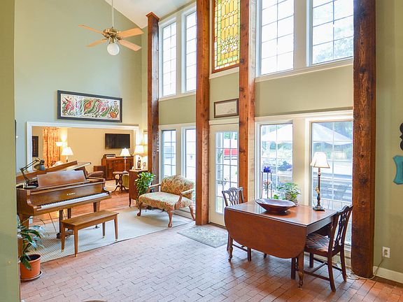 5th image of 103 Clairmont Cir