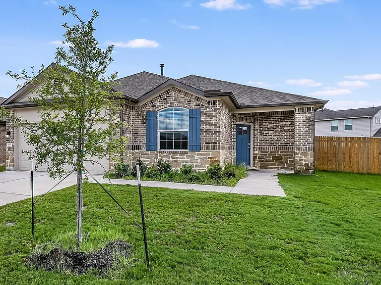 413 Rainmaker Ln — Photo 3