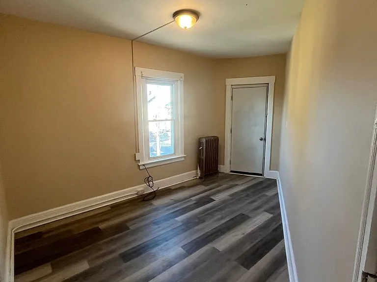 400-402 Mitchell Avenue — Photo 2