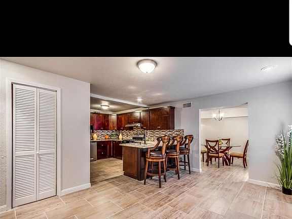 3rd image of 3725 La Cuesta Dr