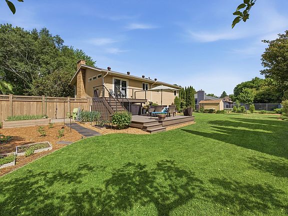3rd image of 3604 Rivershore Dr S