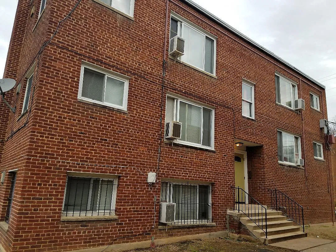 1723 27th Street SE — Photo 2