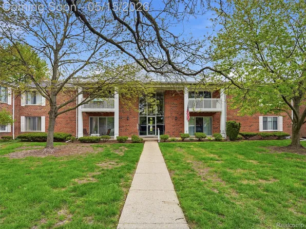 42231 Toddmark Ln, Clinton Twp, MI 48038