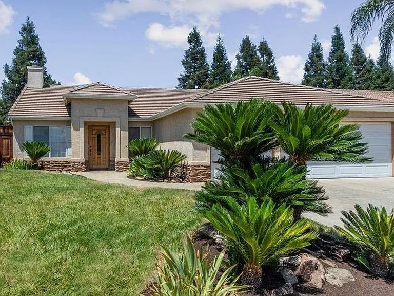 2604 E Christopher Dr — Photo 1