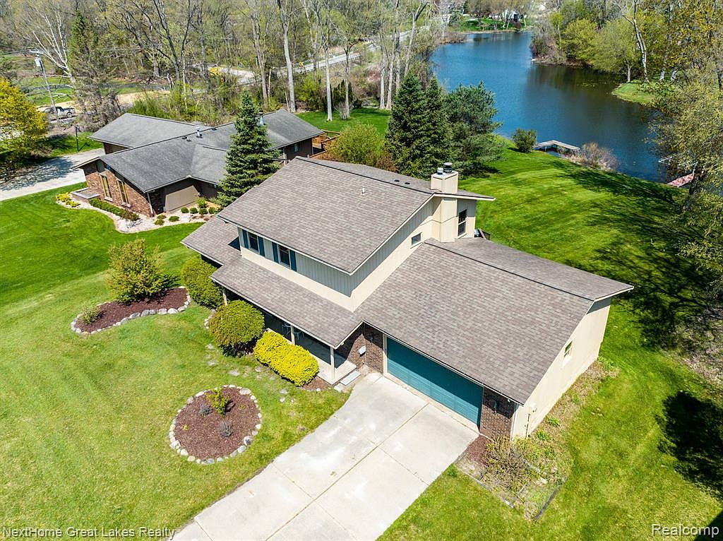 6733 Thompson Ln, White Lake, MI 48383 Zillow