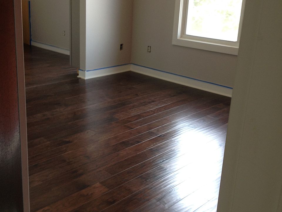 2nd image of 930 Wealthy St SE APT 3