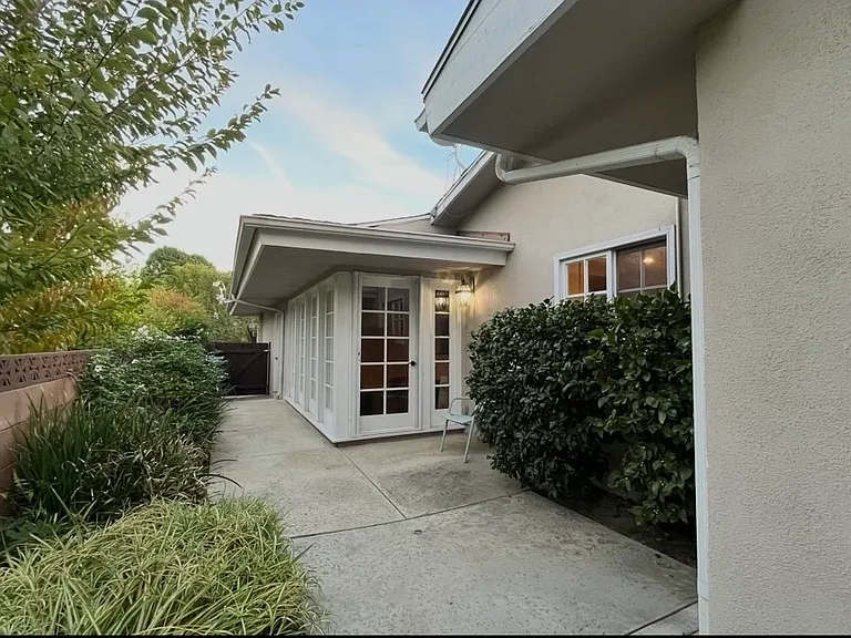 5901 Valerie Ave — Photo 38