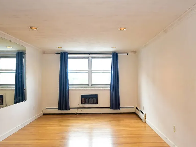11 Commonwealth Ct #6 — Photo 1