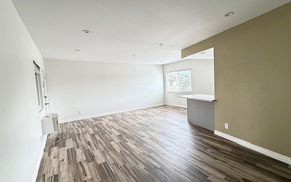 4th image of 1934 N Hollywood Way APT J