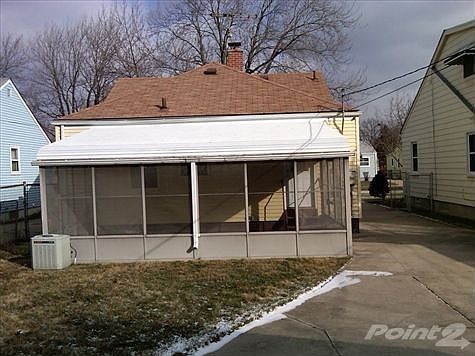 2nd image of 19372 Woodland St