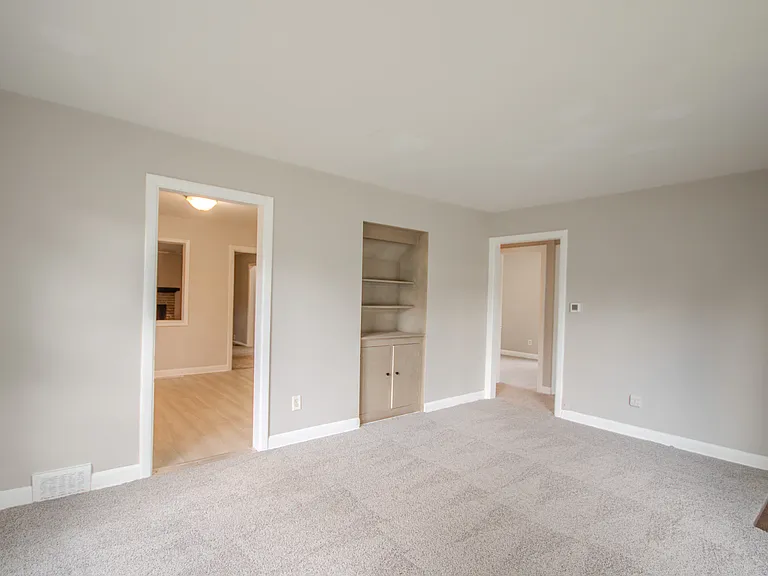 910 Roger St — Photo 6