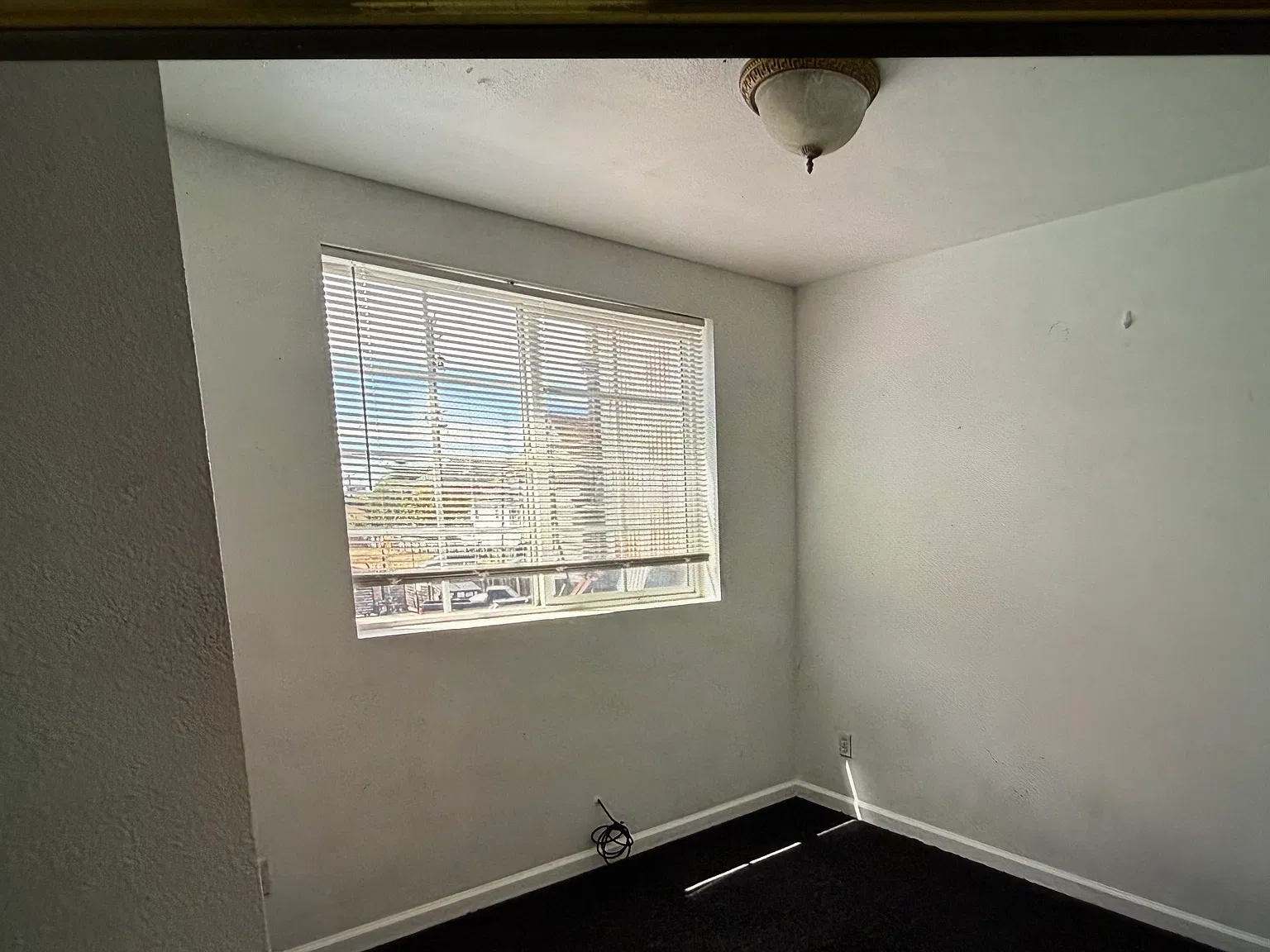 6 bed, 3600 sqft, $600 — Photo 1
