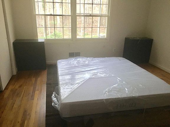 Master Bedroom (shows king size mattress)