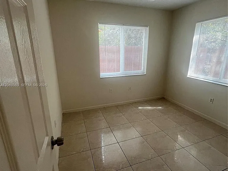 1419 SW 22nd Ave #4 — Photo 8