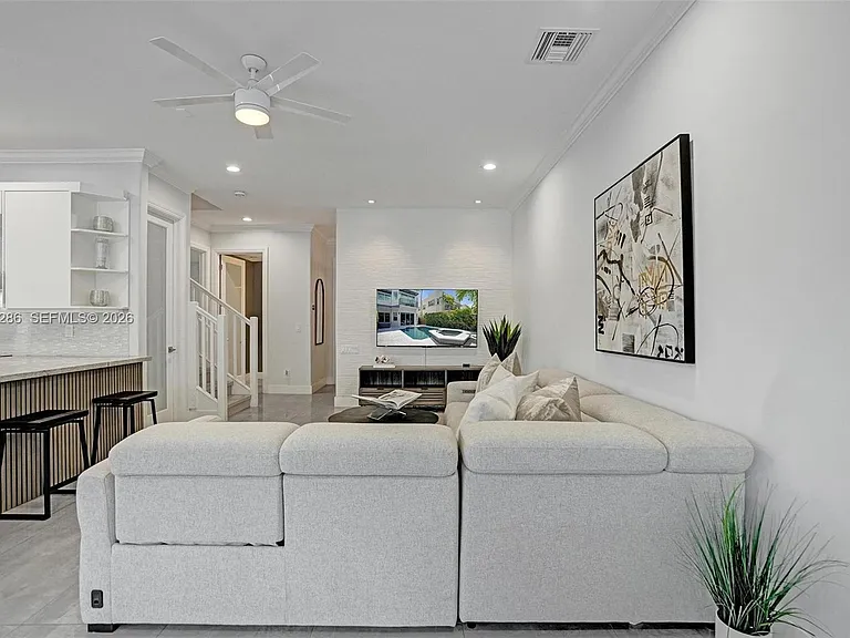 453 SW 5th Ave — Photo 16