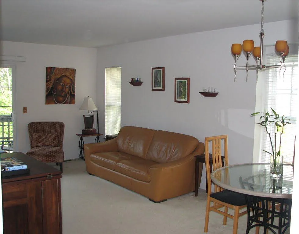 3 bed, 2.5 bath, 1450 sqft, $2,250 — Photo 3