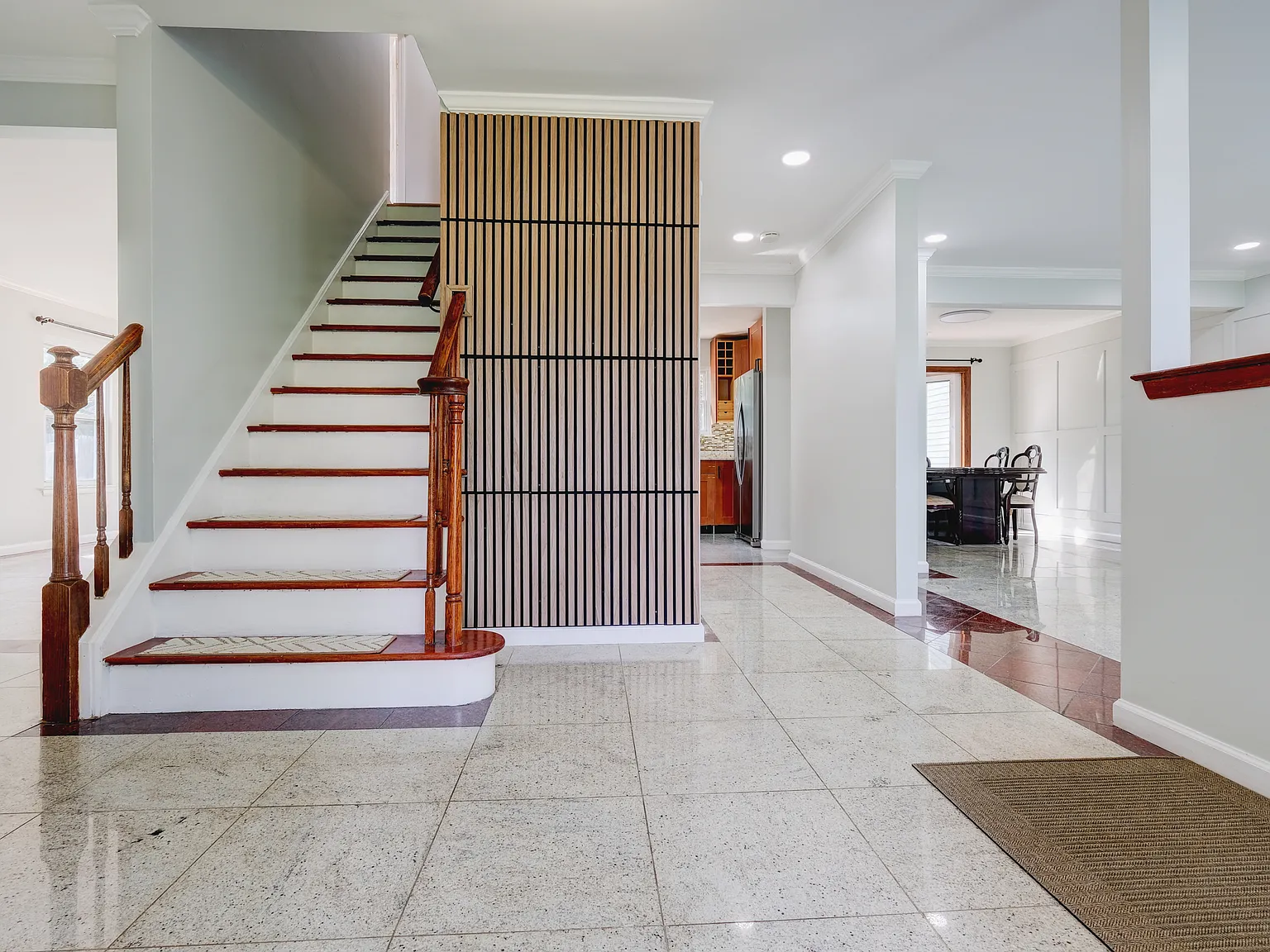 5 bed, 2.5 bath, 1920 sqft, $4,200 — Photo 2