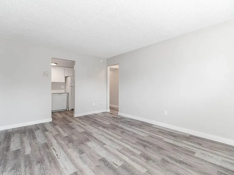 Caravelle Apartments — Photo 17