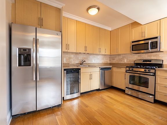 3rd image of 41 Park Ave APT 17E