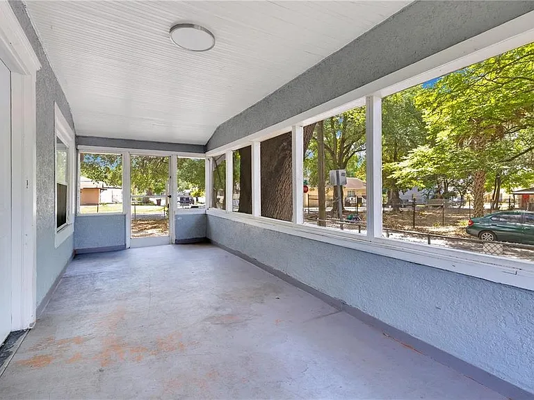 1029 Colyer St — Photo 23