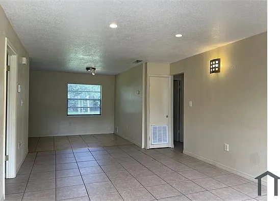 2104 Hartford Pl — Photo 9