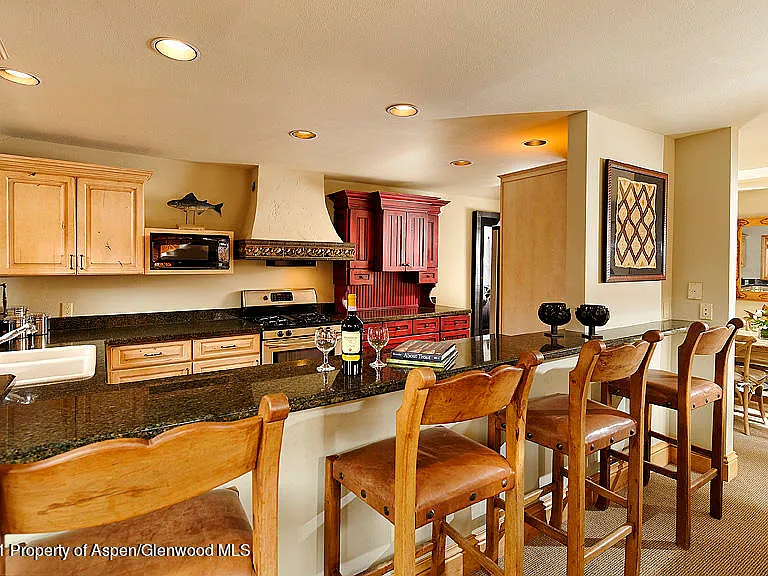715 E Hopkins Ave — Photo 6