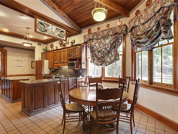 4th image of 6 Chateau Margaux Ct