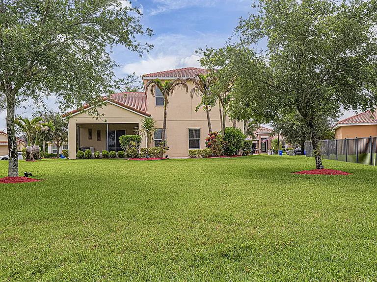 1750 Berkshire Cir SW — Photo 42