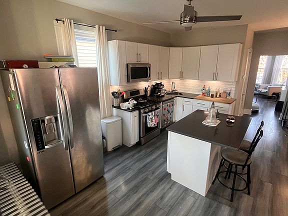 4th image of 2711 N Hamlin Ave Unit 2