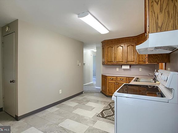 3rd image of 4801 Count St