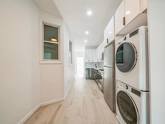 5th image of 216 Halladay St APT 1