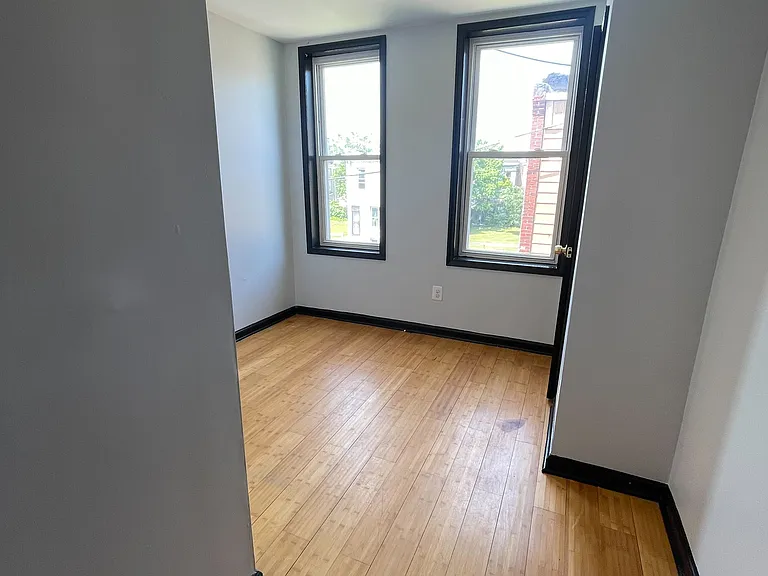 2420 N Garnet St — Photo 6