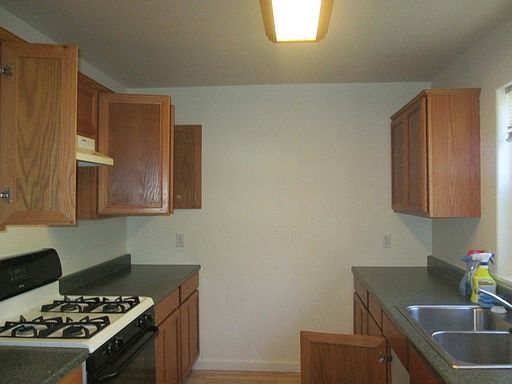 2nd image of 803 California St APT B