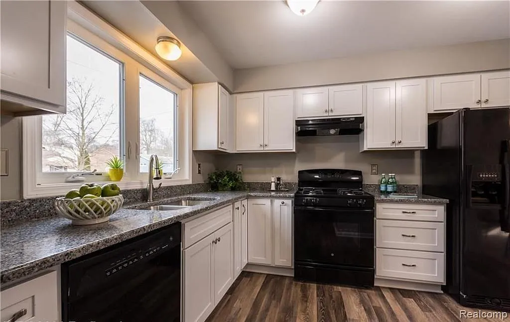 2 bed, 1.5 bath, 1250 sqft, $2,400 — Photo 3
