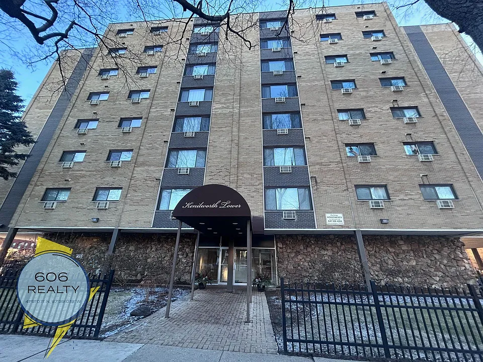 Kenilworth Tower - Heart of Oak Park!