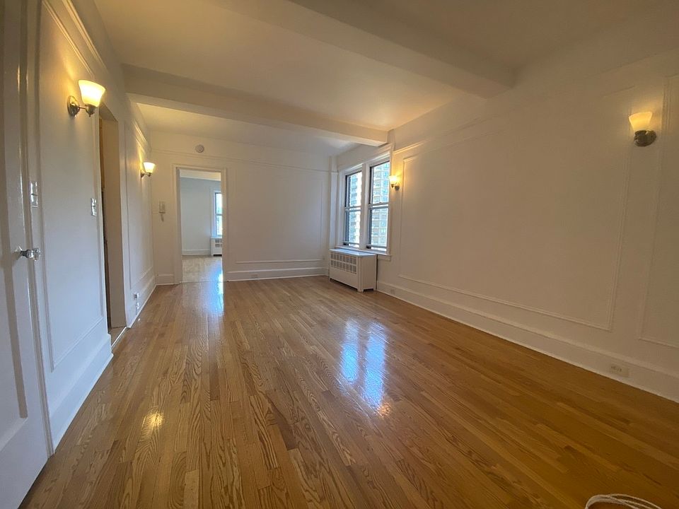 1st image of 200 W 70th St #4T