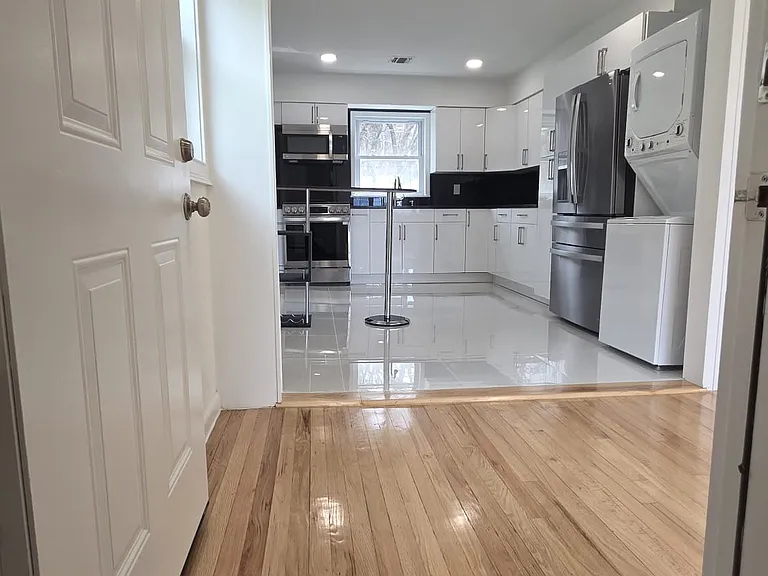 5200 Meadowview Ave #2 — Photo 6