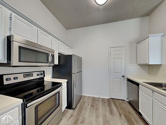 2nd image of 208 Overbrook Ct