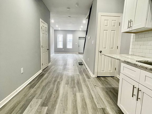 4th image of 2327 N Camac St #V
